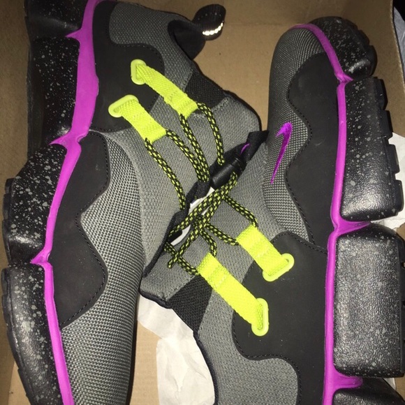 Nike shoes - Picture 1 of 2